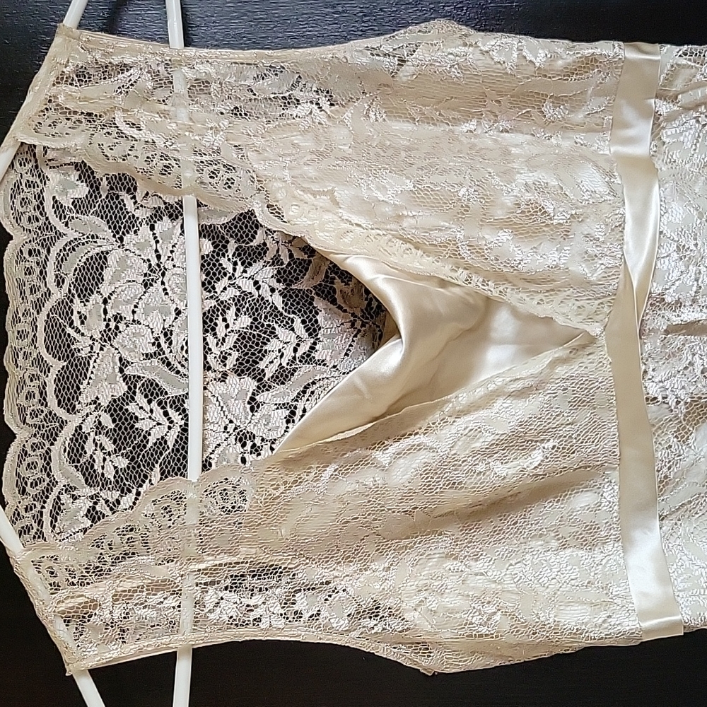 Gorgeous Ann Taylor Lace Silk Sleeveless Top - Sz. 00 - Beige - Picture 3 of 6